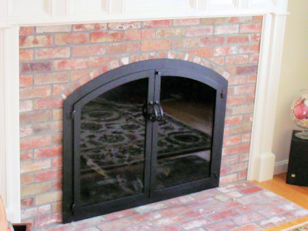Nantucket Arch All black finish, twin/cabinet style doors with standard forged  handles. Comes with standard smoked glass and gate mesh.